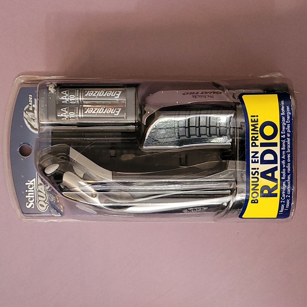 Vintage SCHICK QUATTRO RAZOR WITH RADIO BONUS
